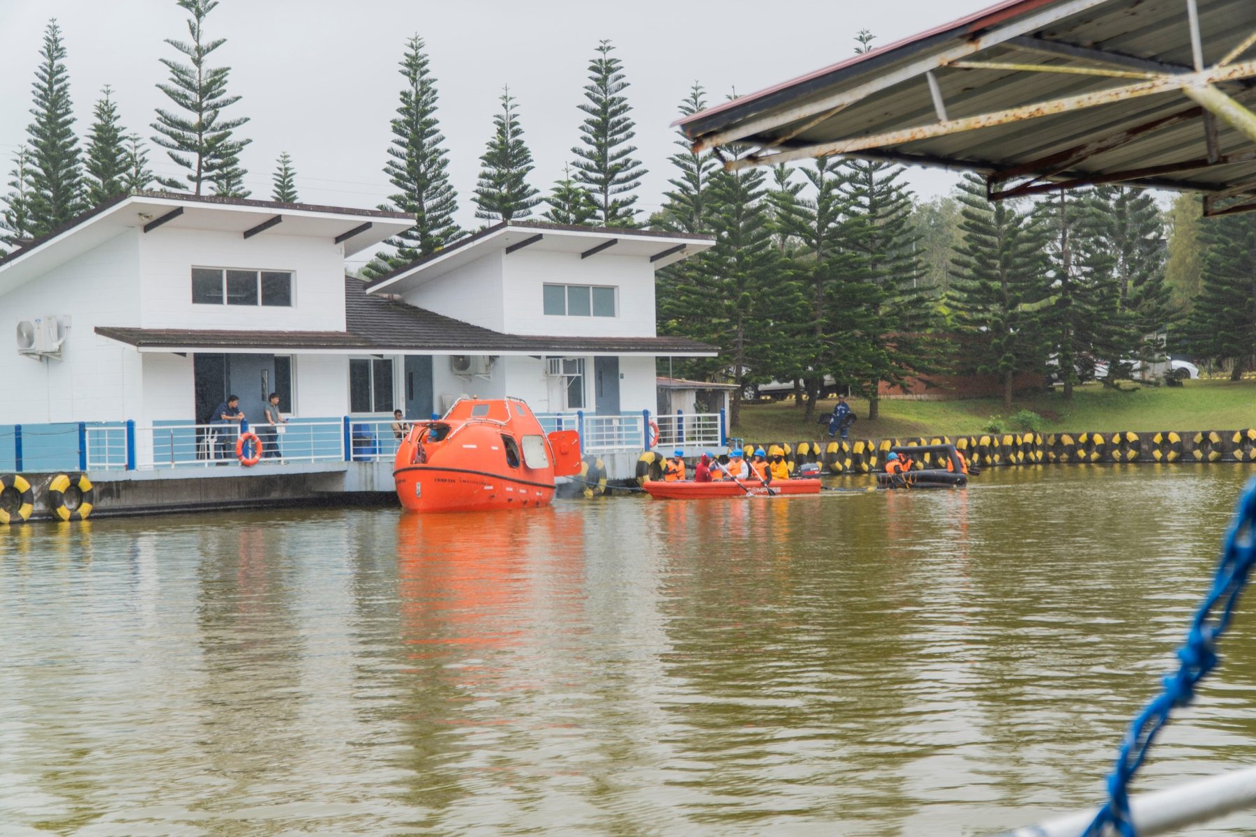 Lifeboat handling lagoon station