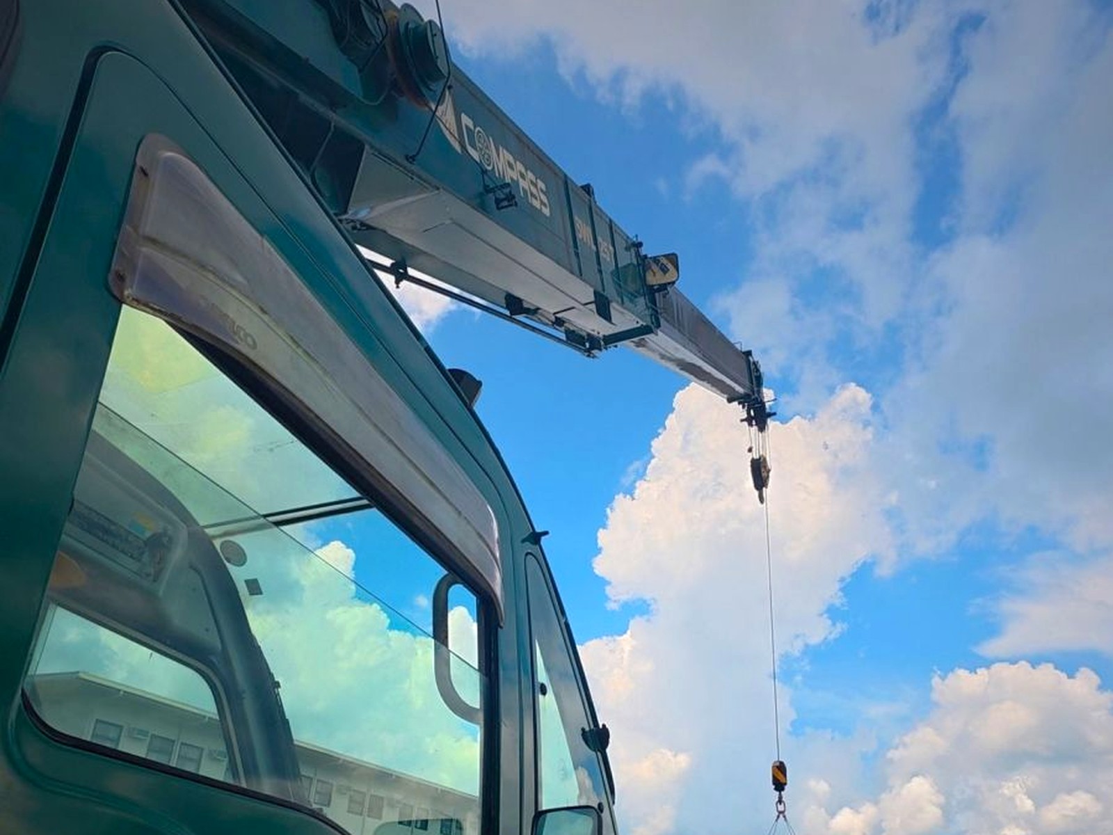 Crane, forklift, and lifting grounds